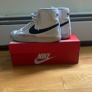 Nike Blazers Mid 77’ Size 4 White/Black